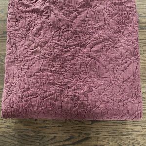 Queen but is very big. It was used as a king!